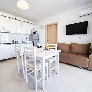 Apartament White